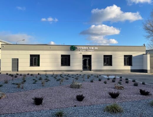 Магазин товарів для басейнів “Tetradon”. Акваріуми “Sunsun”