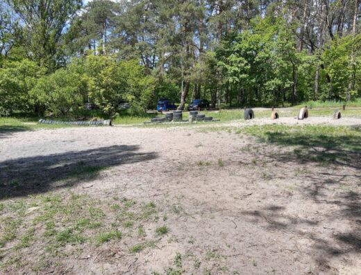 Майданчик для вигулу і дресирування собак