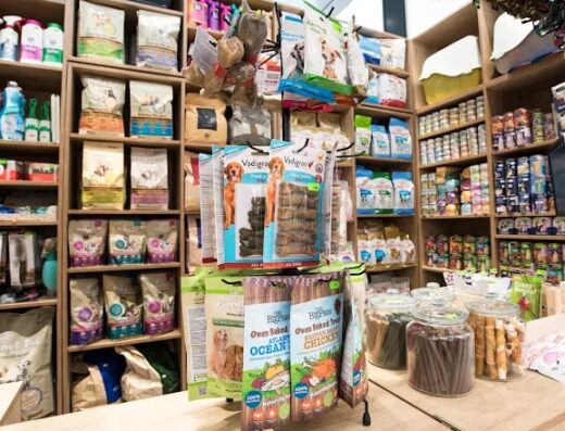 Зоомагазин „Зоозинче Д-р Стефанов – Нечовешки магазин“, бул. Черни Връх, София