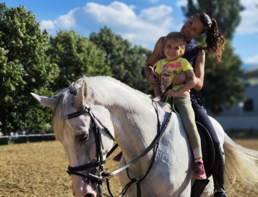 Конна база Simona Equestrian Team